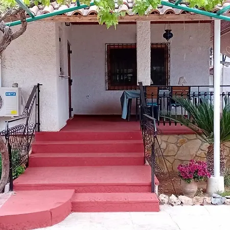 Private House Near Amarynthos, Evia, Greece Nyaraló